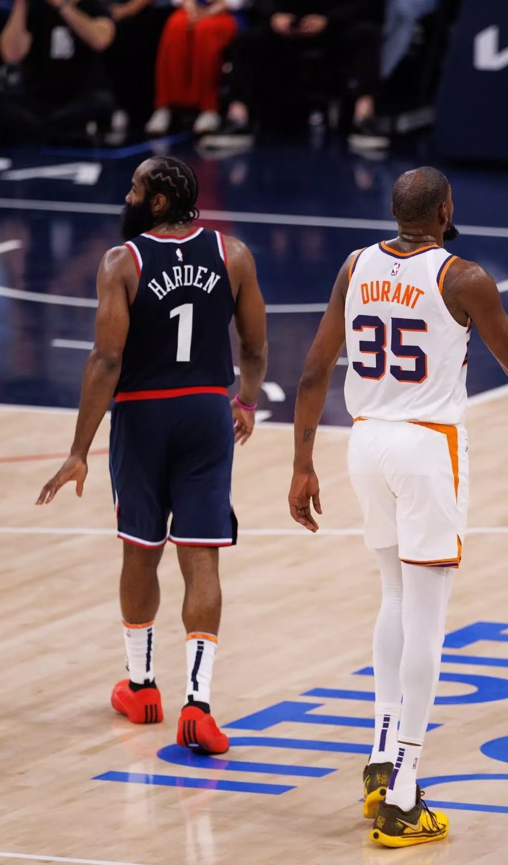 包含休斯敦火箭训练开放日，关键时刻外线爆发引欢呼，NBA常规赛在即，更衣室氛围转暖的词条